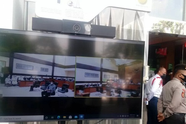 Suasana sidang lanjutan Rizieq Shihab dengan agenda pemeriksaan saksi dari terdakwa di Pengadilan Negeri Jakarta Timur
