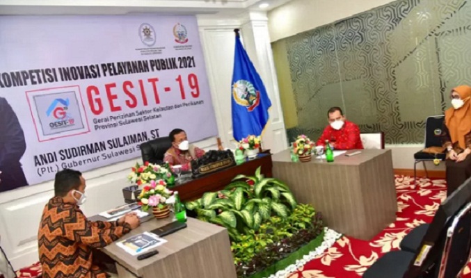 Plt Gubernur Sulawesi Selatan Andi Sudirman Sulaiman memaparkan keunggulan inovasi si Gesit-19 dari Dinas Penanaman Modal dan PTSP Sulsel