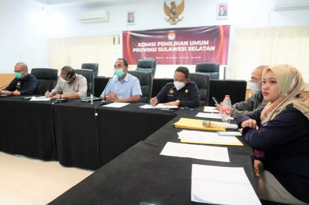Suasana Rapat Pleno penetapan Pemutakhiran Data Pemilih Berkelanjutan priode Juni 2021 di aula kantor KPU Provisi Sulawesi Selatan, Makassar