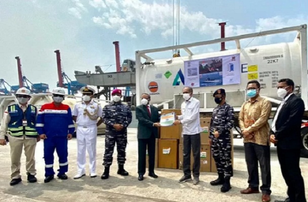 Indonesia menerima dukungan Pemerintah India untuk penanganan pandemi COVID-19, yakni berupa 300 unit konsentrator oksigen dan 100 metrik ton (MT) oksigen cair medis di pelabuhan Tanjung Priok