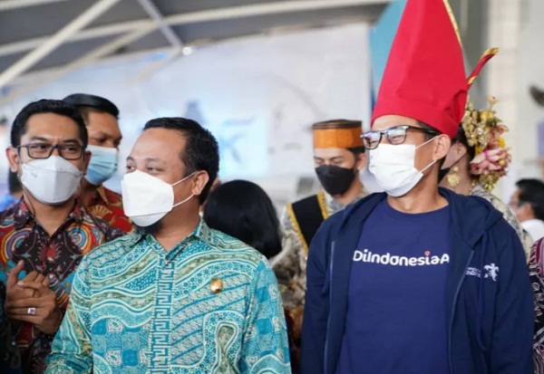 Menparekraf Sandiaga Uno bersama Plt Gubernur Sulawesi Selatan Andi Sudirman Sulaiman