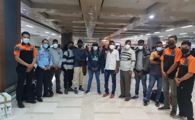 Delapan WNA Sri Lanka yang dideportasi setelah pengajuan status sebagai pencari suaka oleh UNHCR ditolak